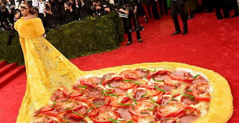 Vestido de Rihanna vira piada na internet