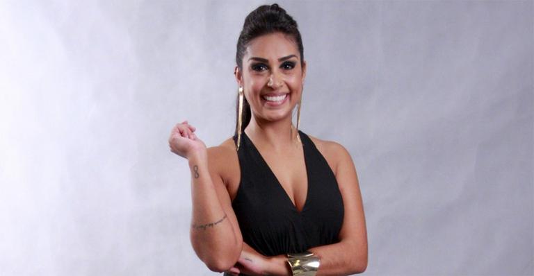 Ex-BBB Amanda Djehdian mostra foto de tratamento estético no bumbum