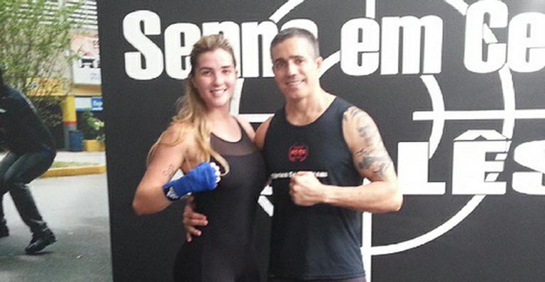 Aline Gotschalg treina muay thai com personal do namorado, Fernando
