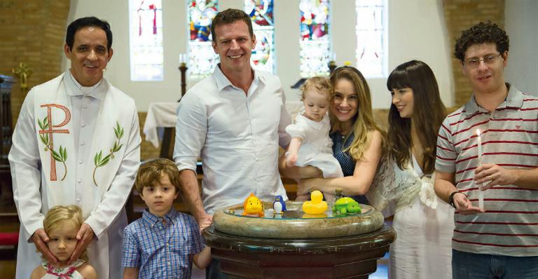 Juliana Baroni: emoção no batizado da filha, Maria