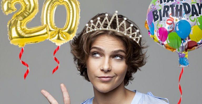 Isabella Santoni faz 20 anos e comemora: ‘Me sentindo muito amada’