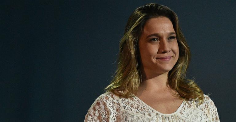 Fernanda Gentil mostra barriguinha de seis meses e fãs elogiam boa forma