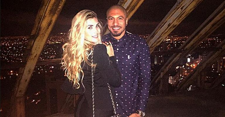 Aline mostra foto romântica em jantar com Fernando: ‘Um pouquinho de amor para vocês’