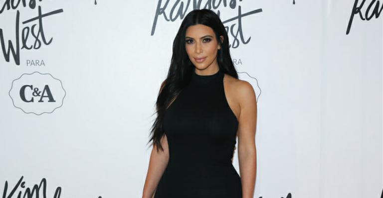 No Brasil, Kim Kardashian lança sua coleção de roupas