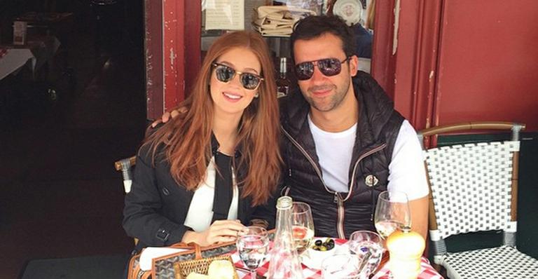 Após apagar as fotos do namorado, Marina Ruy Barbosa posa com Caio Nabuco em Paris