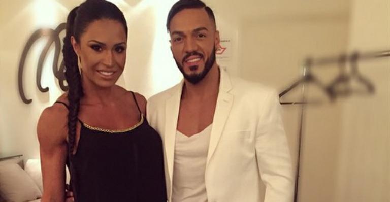 Gracyanne Barbosa comemora aniversário na banheira com Belo