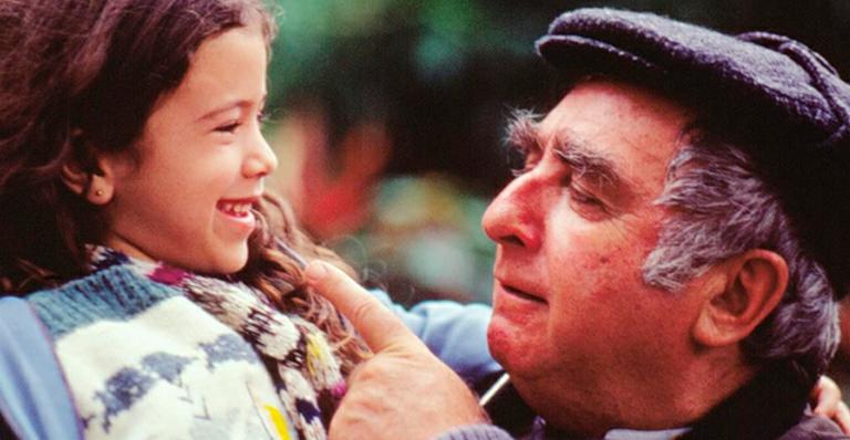 Lembra dela? Menina que atuou com Elias Gleizer em ‘Sonho Meu’ faz homenagem ao ator