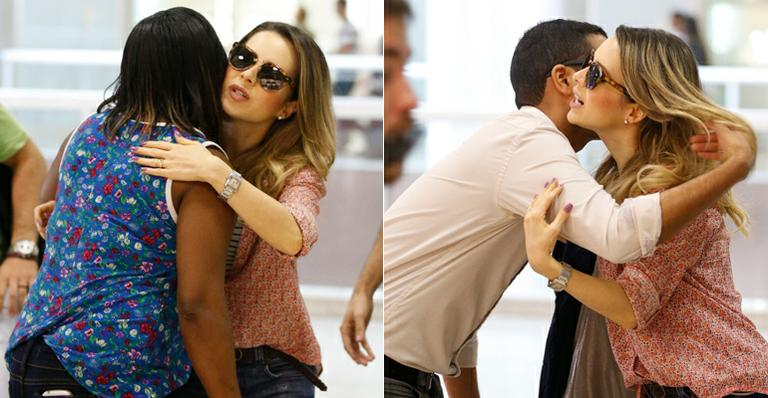 Sandy faz a alegria de fãs em aeroporto no Rio de Janeiro