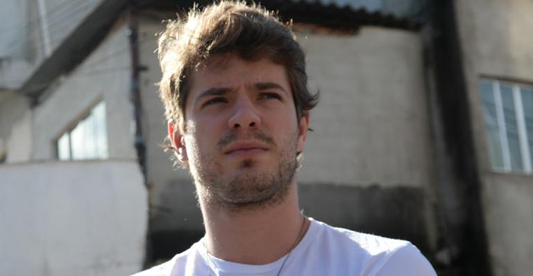 Nos bastidores, Maurício Destri conta que recebeu apelido de ‘leitão’ de Tatá Werneck