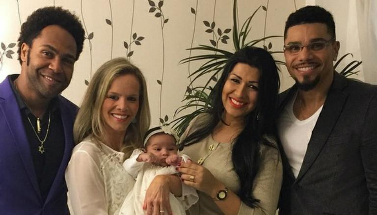 Naldo e Ellen Cardoso apresentam a Deus sua filha, Maria Victória