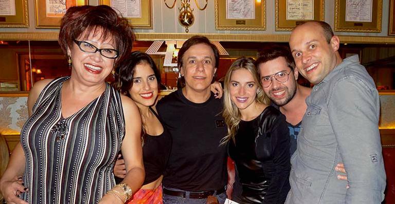 Monique Alfradique comemora 29 anos ao lado do eleito, Gabriel Sala