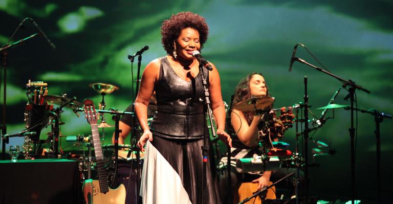 Cantora Margareth Menezes lança DVD no Teatro Gazeta em SP