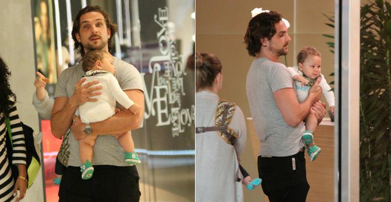 Igor Rickli aparece com novo visual em passeio com o filho