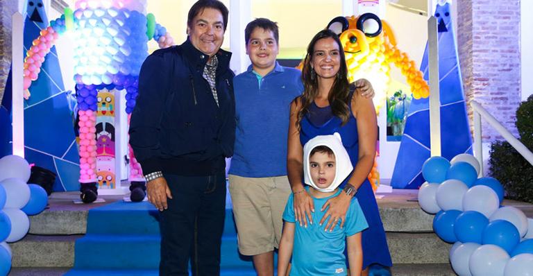 Fausto Silva comemora os 7 anos do filho Rodrigo em SP