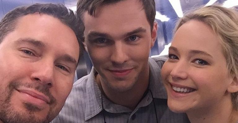 Jennifer Lawrence tira selfie com o ex-namorado em set de novo filme