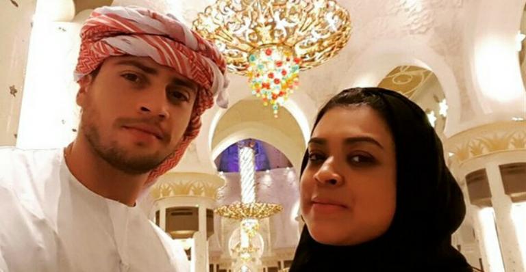 Preta Gil e Rodrigo Godoy visitam mesquita em Abu Dhabi