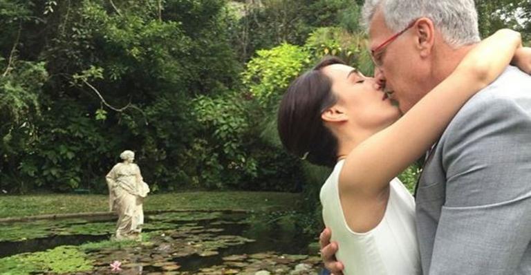 Pedro Bial volta ao local em que se casou com Maria Prata