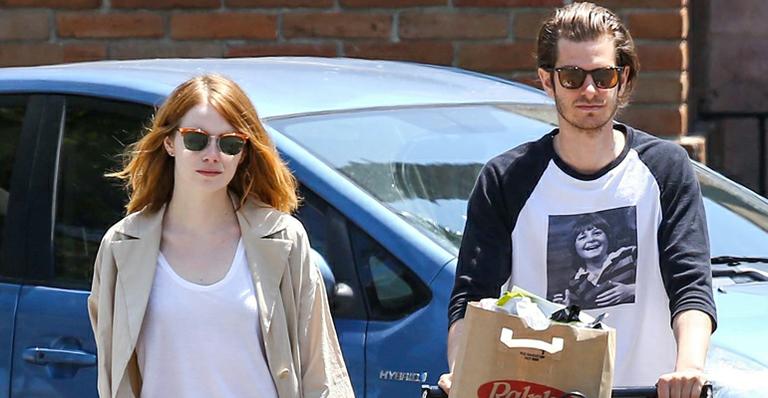 Após ‘dar um tempo’ no namoro, Emma Stone e Andrew Garfield aparecem juntos