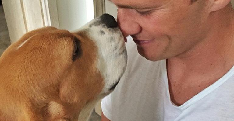 Gisele Bündchen apresenta Scooby, o novo membro da família