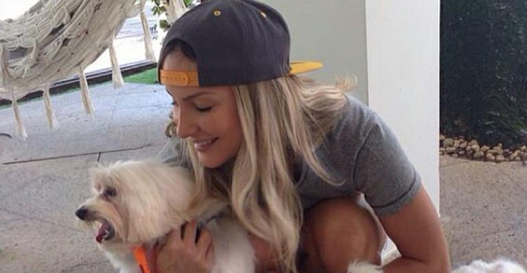 Claudia Leitte conta os nomes de seus nove cachorros