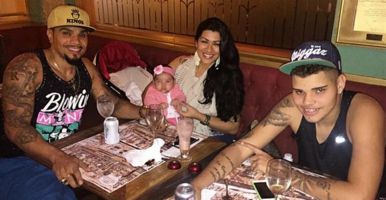 Naldo janta com a família em restaurante do Rio de Janeiro
