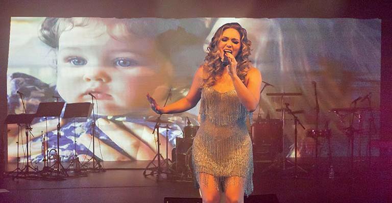 Tânia Mara exalta seus 20 anos de carreira