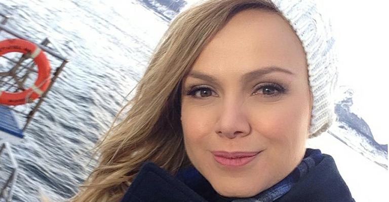 Aos 42 anos, Eliana posa de biquíni nas redes sociais