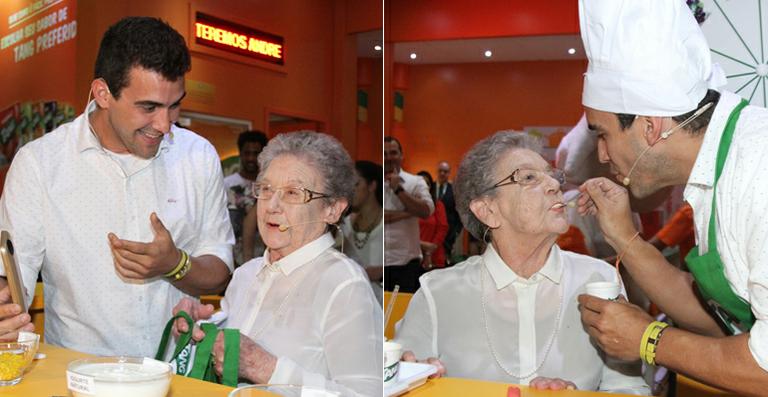 André Marques se diverte com Palmirinha durante evento