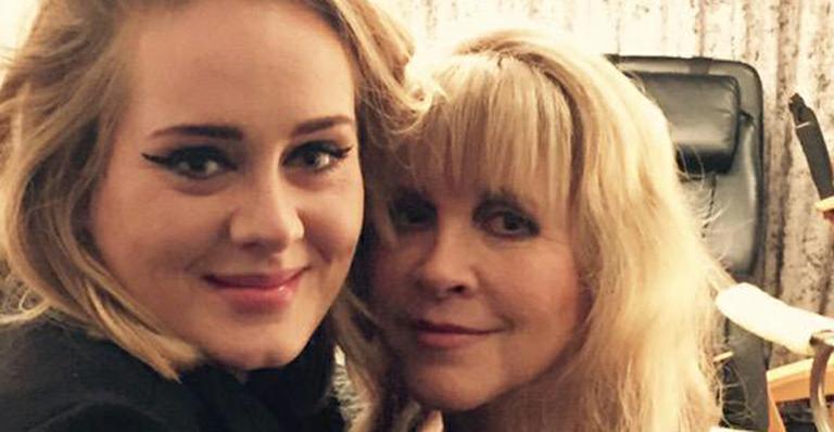 Afastada da mídia, Adele reaparece em show de Stevie Nicks
