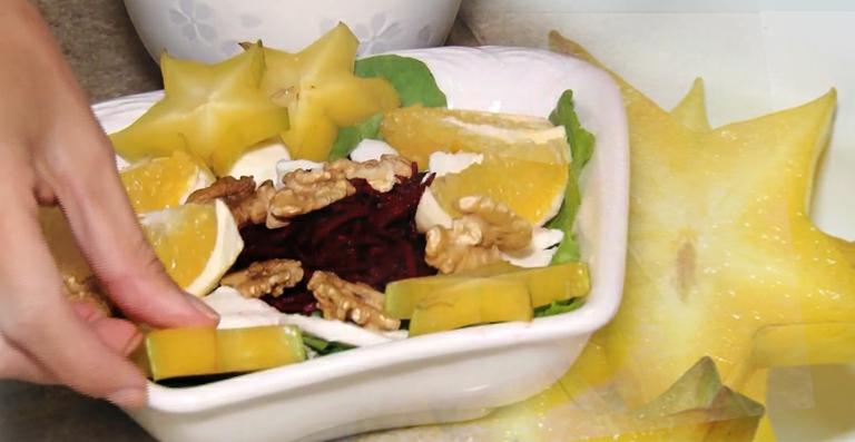 Deliciosa salada antioxidante combate os radicais livres