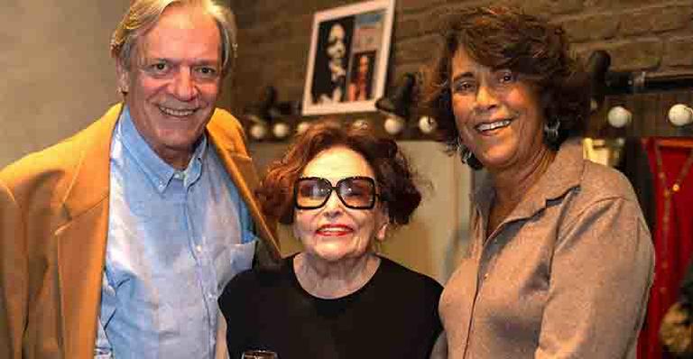 Bibi Ferreira comemora seu aniversário de 93 anos no Theatro Net Rio