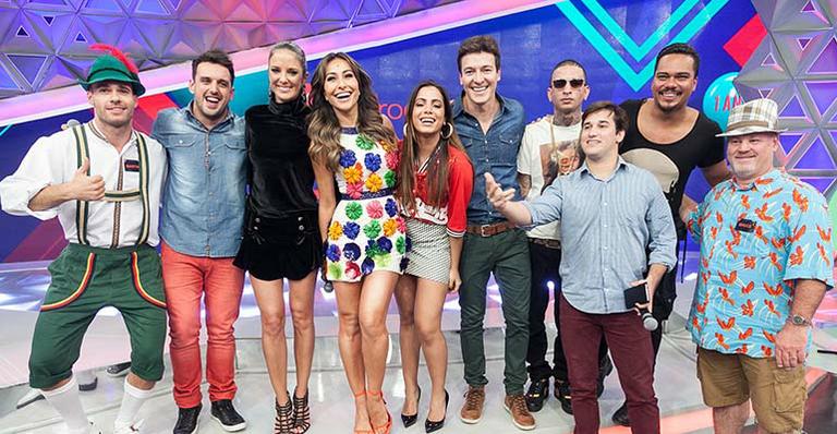 Sabrina Sato festeja primeiro ano de seu programa