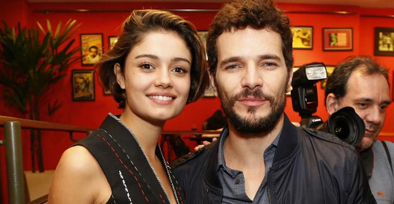 Daniel de Oliveira festeja a pré-estreia do filme ‘Romance Policial’