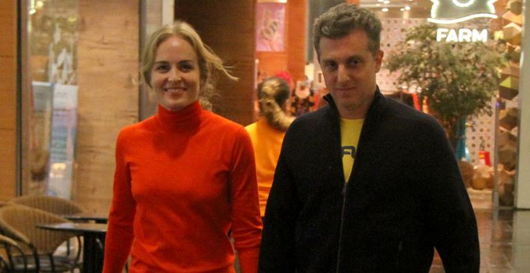 Angélica e Luciano Huck são vistos em shopping no Rio de Janeiro
