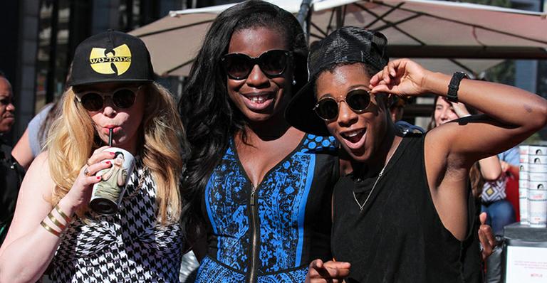 Atrizes de ‘Orange is the New Black’ festejam a diversidade na Parada Gay em São Paulo