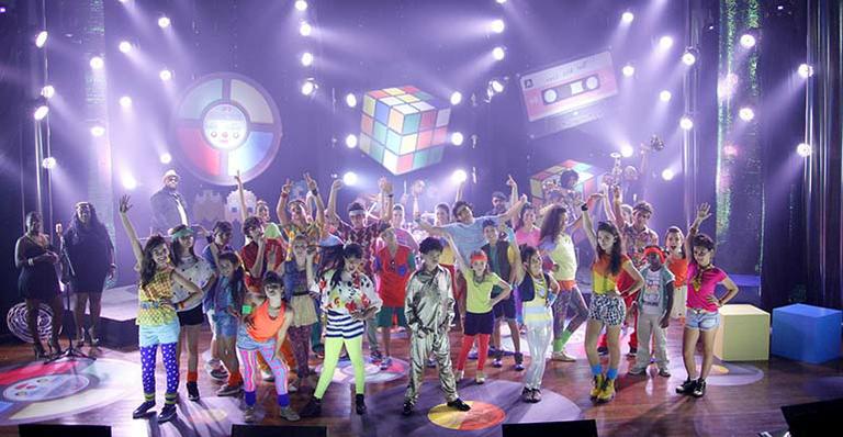 Cantor Tim Maia é homenageado em último clipe inédito de Chiquititas
