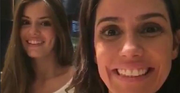 Deborah Secco elogia estreia de Camila Queiroz em ‘Verdades Secretas’: “Mamãe babando”