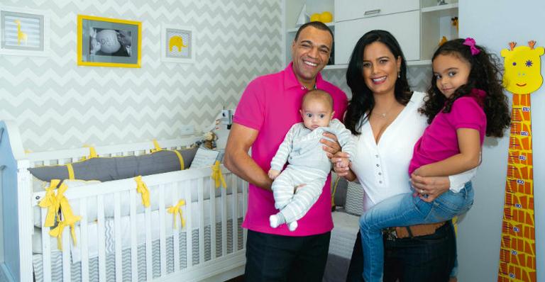 Denílson e Luciele Di Camargo apresentam Davi
