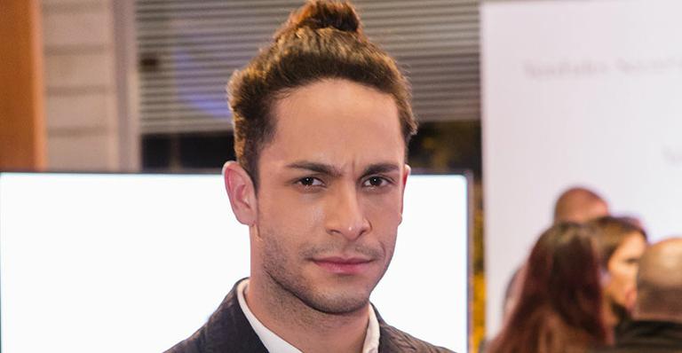Rainer Cadete fala sobre personagem gay em ‘Verdades Secretas’: “Muito estiloso e extravagante”