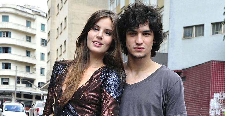 Camila Queiroz e Gabriel Leone comentam cenas fortes: ‘Respeito e confiança’