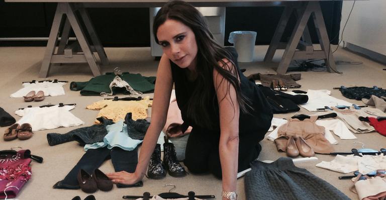 Victoria Beckham doa roupas da filha, Harper, para ação do bem