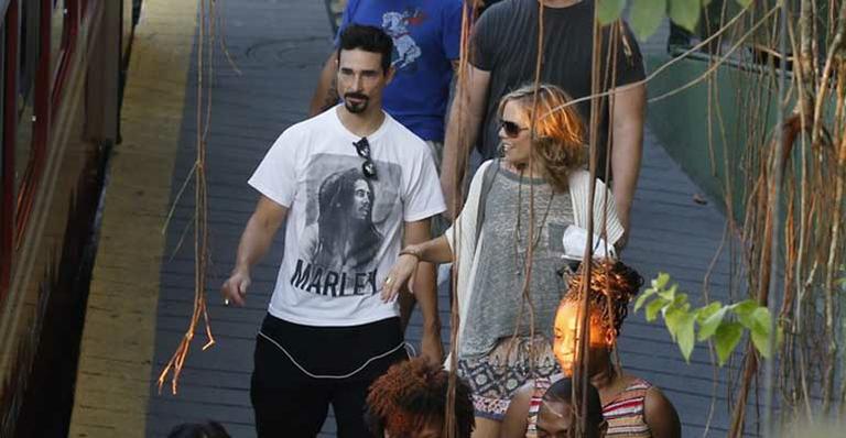 Kevin Richardson, do Backstreet Boys, curte passeio no Rio de Janeiro