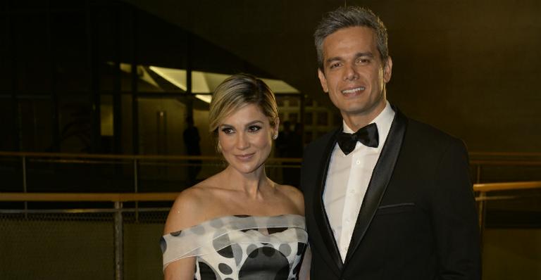 Flávia Alessandra homenageia Otaviano Costa, que completa 43 anos
