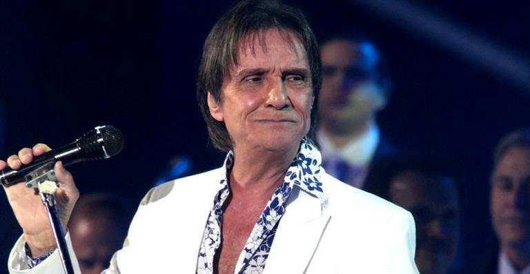 Roberto Carlos mostra bastidores de especial