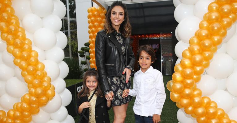 Sem Kaká, Carol Celico comemora o aniversário de Luca em São Paulo