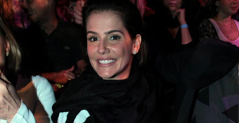 Deborah Secco diz que não se preocupa com o peso na gestação