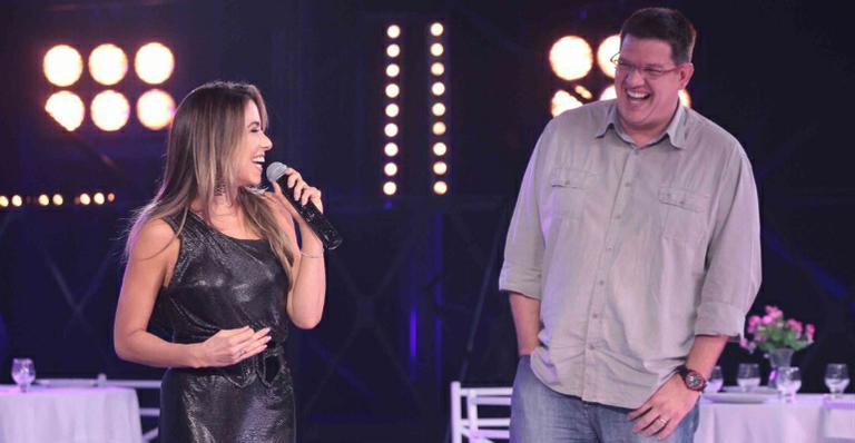 Patrícia Abravanel surpreende diretor nos bastidores do ‘Máquina da Fama’