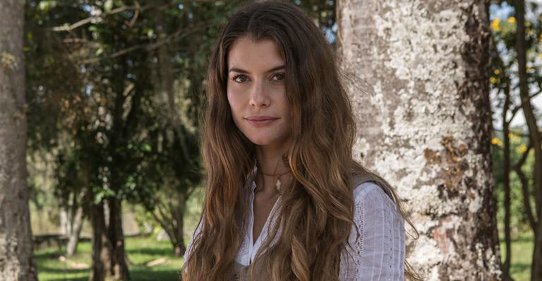 Alinne Moraes volta à TV e fala da relação com a maternidade