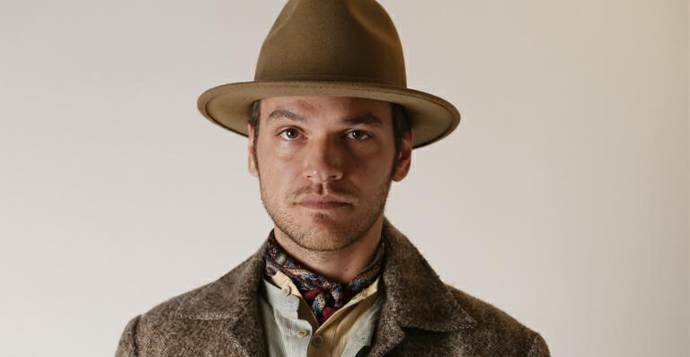 Ator que viveu Cazuza no teatro é nova aposta para ‘Além do Tempo’, próxima novela das 6