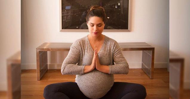 Pertinho de dar à luz, Fernanda Machado faz ioga pré-natal: ‘Melhor atividade física de todas’